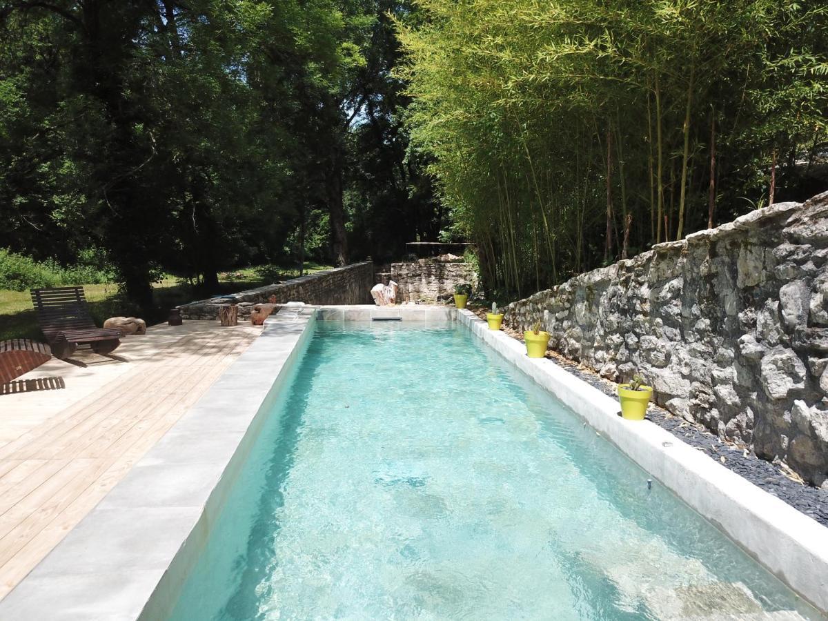 Moulin Bas, Pres De La Riviere Bed & Breakfast Carnac-Rouffiac Exterior photo
